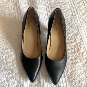 Naturalizer Black Pointed Heel